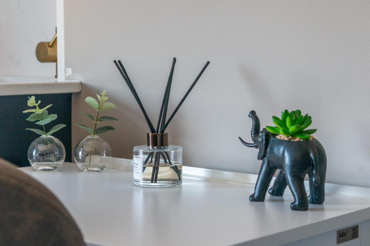 Elegant Studio - Perfect For Explorers Apartment London Bagian luar foto
